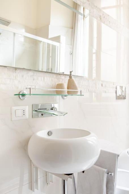 Exquisite Stay Via Crema Milan Luaran gambar
