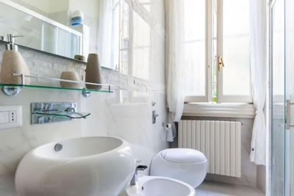 Exquisite Stay Via Crema Milan Luaran gambar